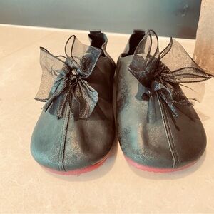 New!  Elegant Black Flat Shoes with Satin Bow